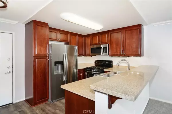 Woodland Hills, CA 91367,5510 Owensmouth AVE #215