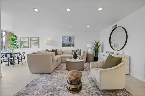 Encino, CA 91316,5301 Balboa BLVD #M4