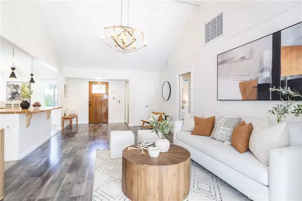 Lake Balboa, CA 91406,15756 Hart ST