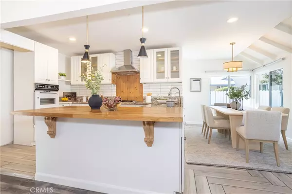 15756 Hart ST, Lake Balboa, CA 91406