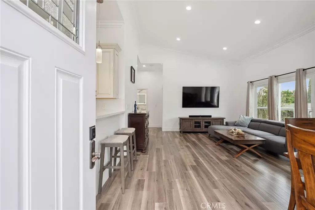 Woodland Hills, CA 91364,5256 Don Pio DR