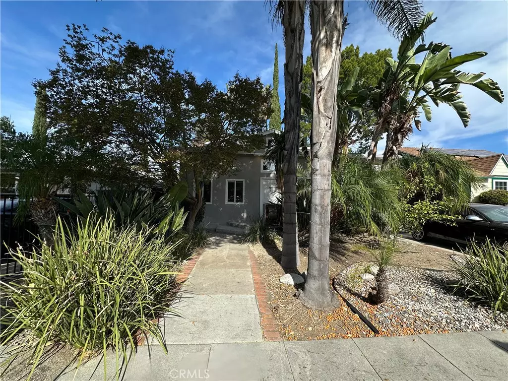 Woodland Hills, CA 91364,22037 Ybarra