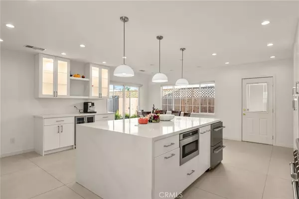 Canoga Park, CA 91304,7741 Variel