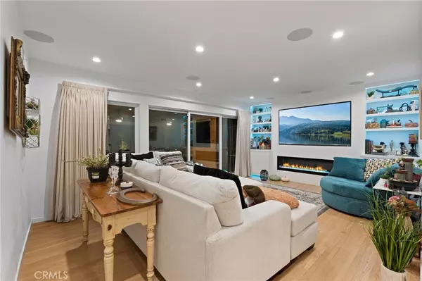 Canoga Park, CA 91304,7741 Variel