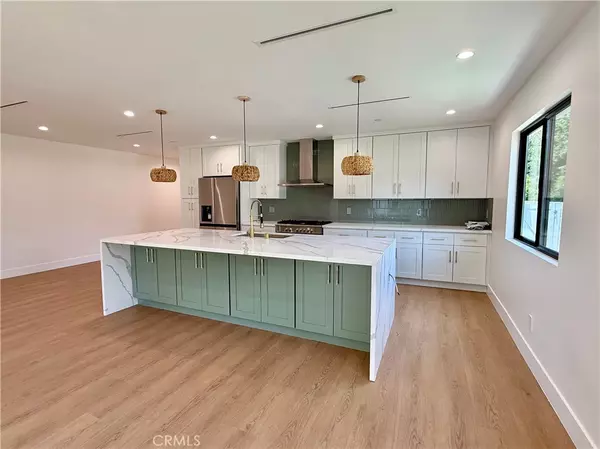 Canoga Park, CA 91303,22130 Gault ST