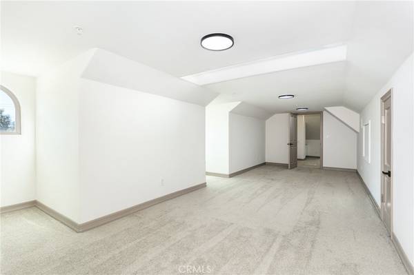 Canyon Country, CA 91390,30903 Carmen