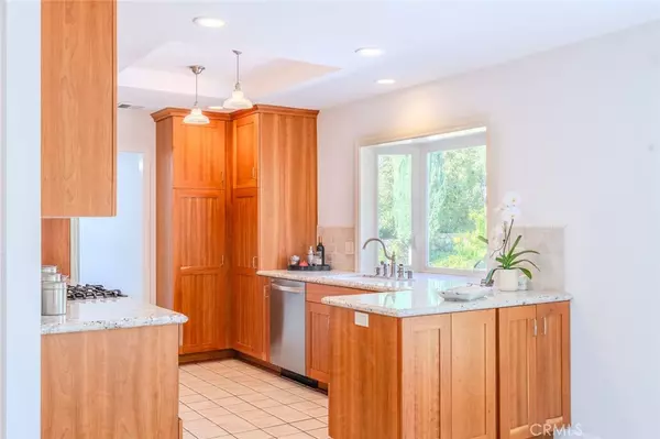 Thousand Oaks, CA 91320,254 Greenmeadow DR