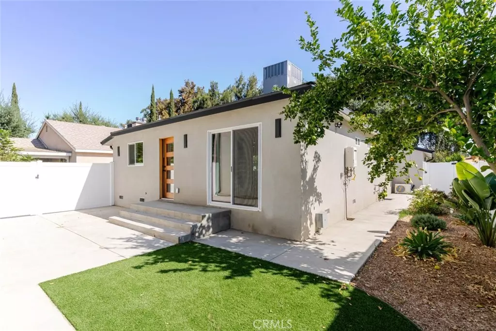 Reseda, CA 91335,6837 Yolanda AVE