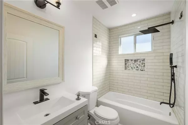 Canoga Park, CA 91304,21018 Lull ST