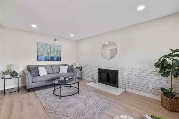 Canyon Country, CA 91351,19615 Cedarcreek