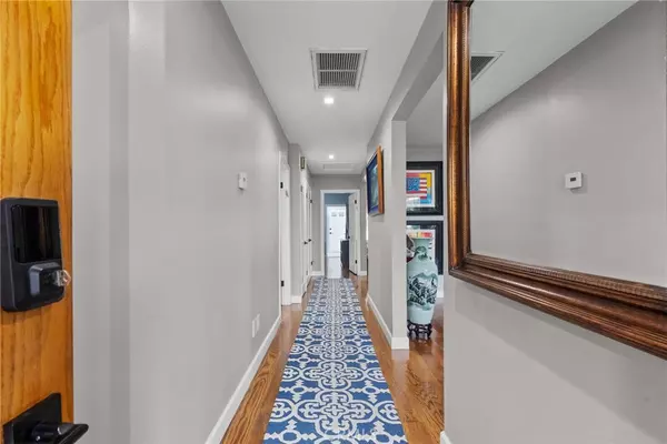 Burbank, CA 91505,1903 N Screenland