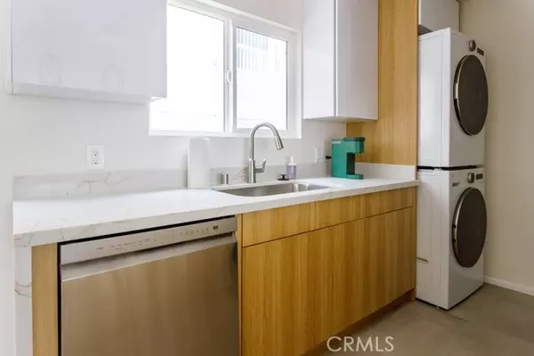 Los Angeles, CA 90066,12422 Pacific AVE #3