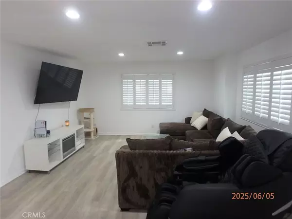 Van Nuys, CA 91406,17457 Covello