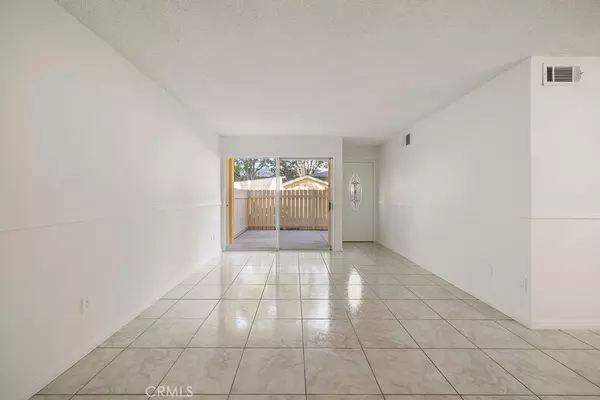 Reseda, CA 91335,8051 Canby AVE #3