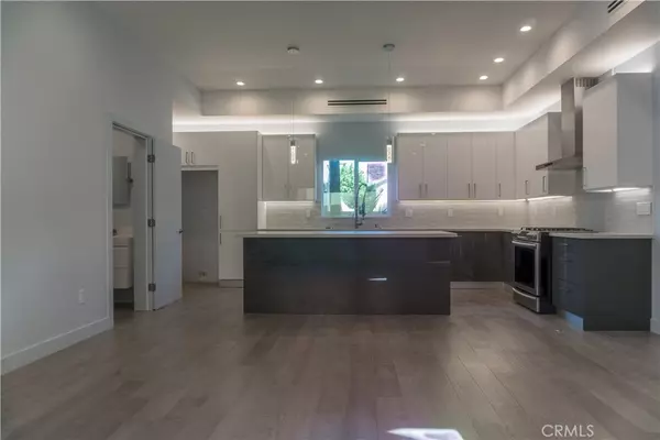 Encino, CA 91406,6848 Encino