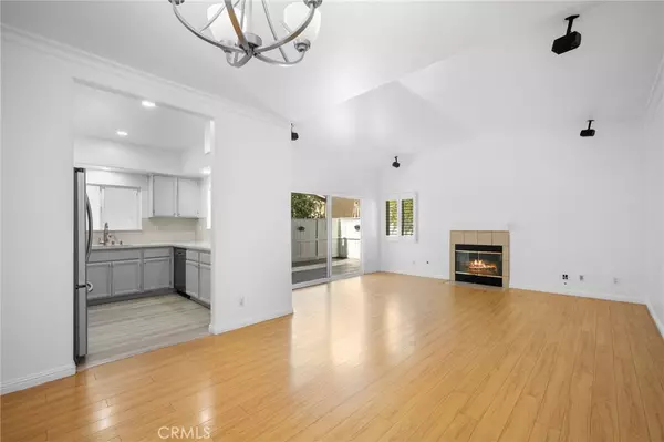 Canoga Park, CA 91304,9001 Owensmouth #27