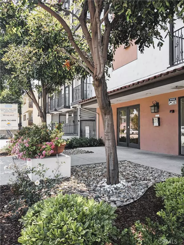 11162 CAMARILLO ST #307, West Toluca Lake, CA 91602
