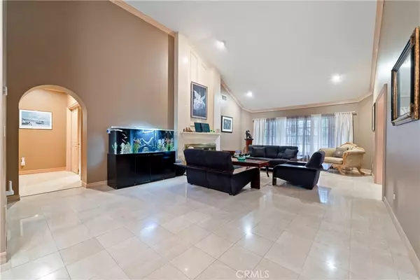 Woodland Hills, CA 91367,6021 County Oak