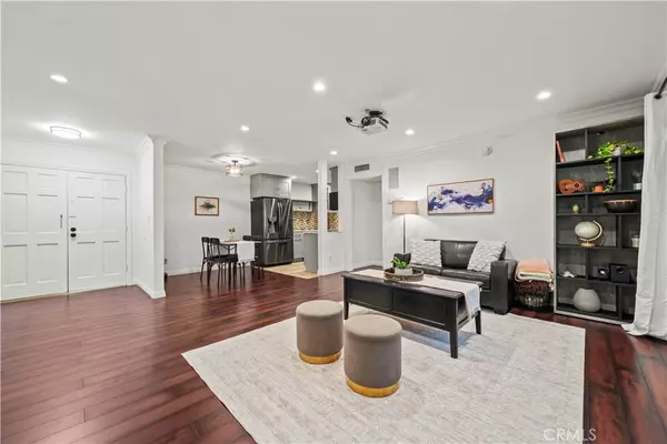 Encino, CA 91316,5215 Balboa BLVD #203