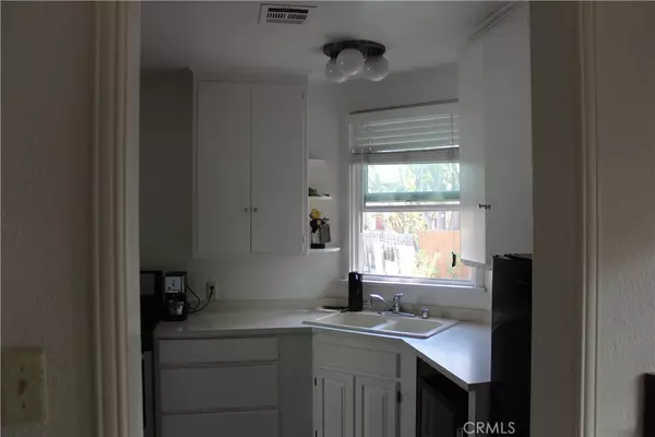 Burbank, CA 91505,210 N Naomi