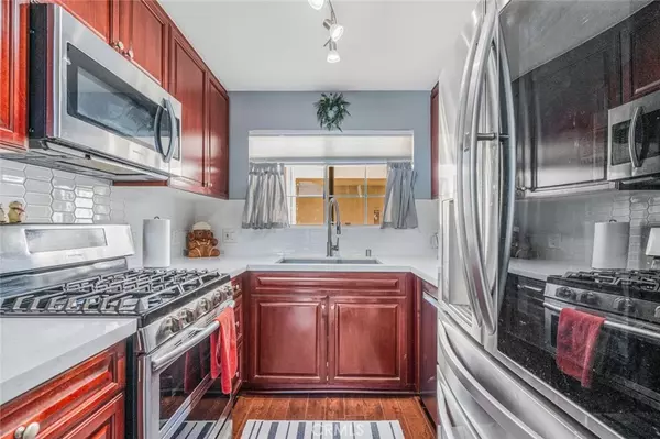 Woodland Hills, CA 91367,5565 Canoga AVE #309