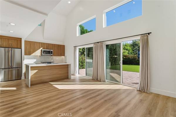 6200 Woodlake AVE, Woodland Hills, CA 91367