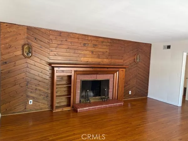 Woodland Hills, CA 91367,22354 Burbank BLVD