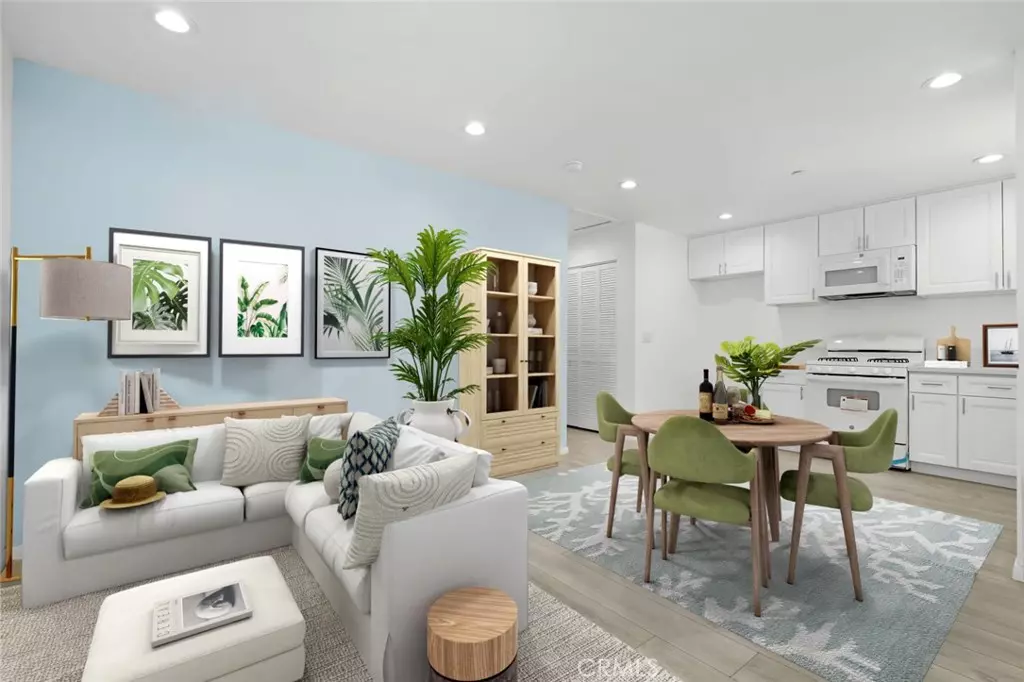 Sherman Oaks, CA 91423,14241 -2 Magnolia