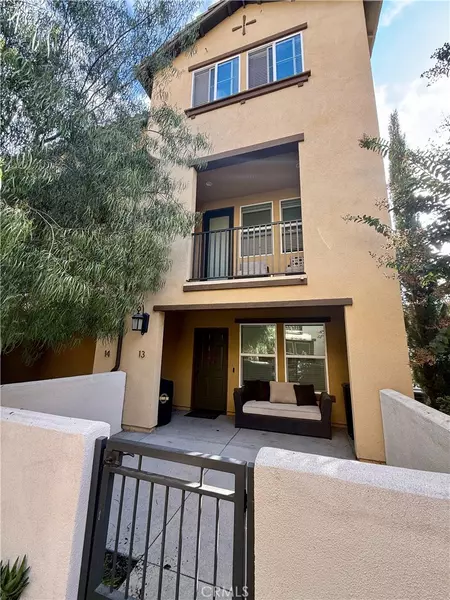 1570 W 1st Street, Santa Ana, CA 92703