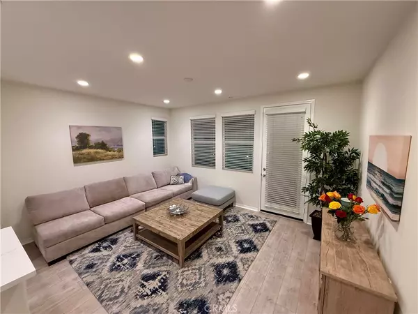 Santa Ana, CA 92703,1570 W 1st Street