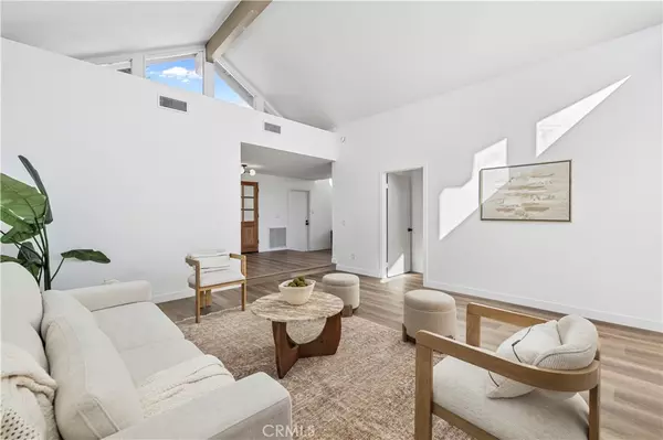 Chatsworth, CA 91311,21108 Mayall