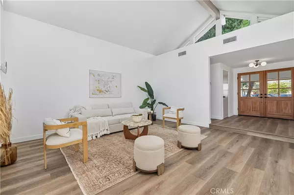 Chatsworth, CA 91311,21108 Mayall