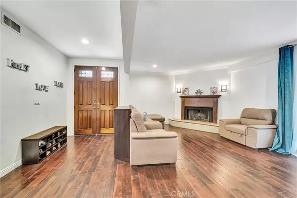 Woodland Hills, CA 91367,24420 Victory #5