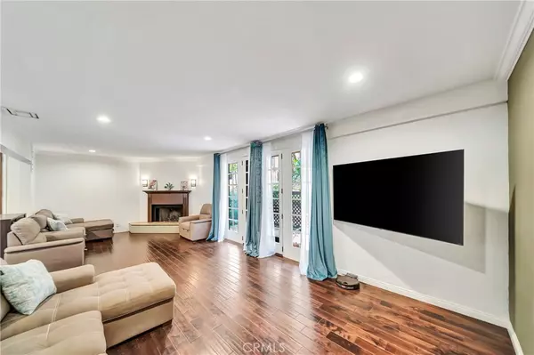 Woodland Hills, CA 91367,24420 Victory #5