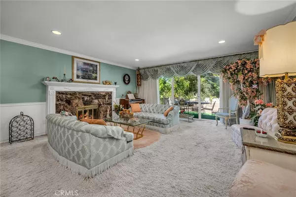 Woodland Hills, CA 91364,22051 Mulholland WAY
