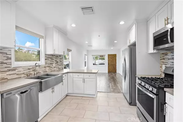 Los Angeles, CA 90027,2211 Hyperion AVE