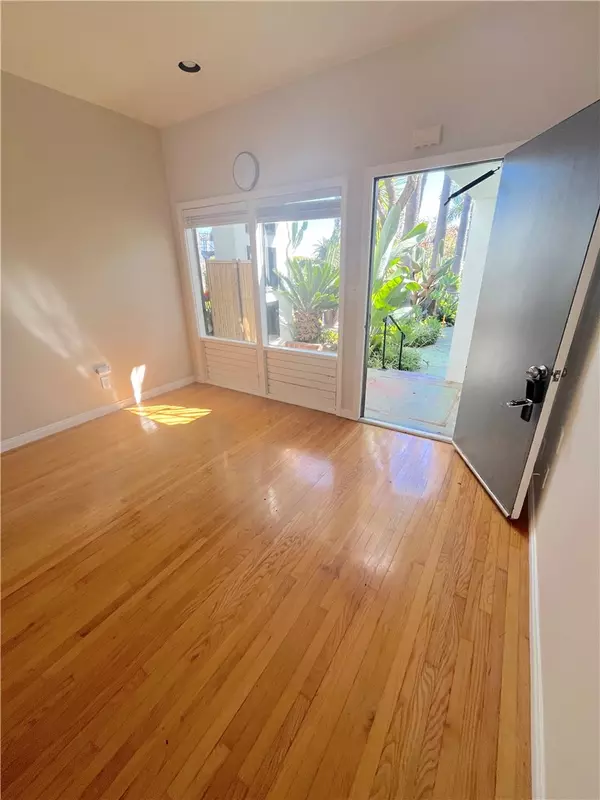 Laguna Beach, CA 92651,250 Cliff DR #6