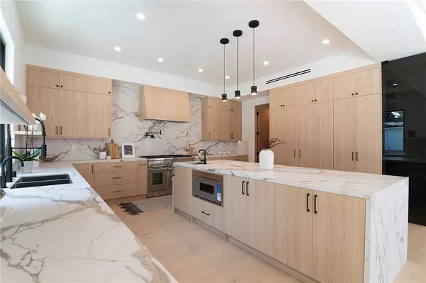 Woodland Hills, CA 91367,22616 Hatteras ST