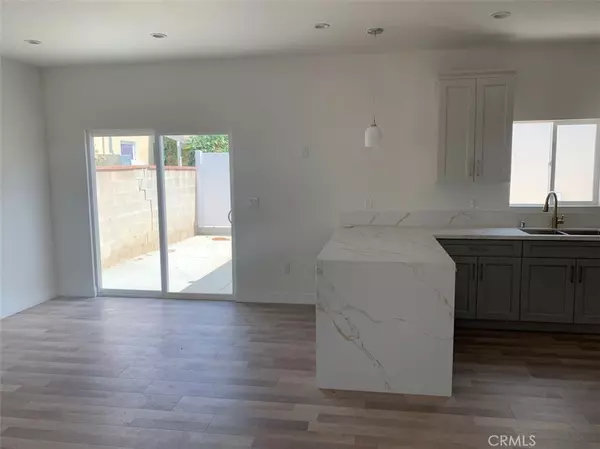 Reseda, CA 91335,19509 Enadia