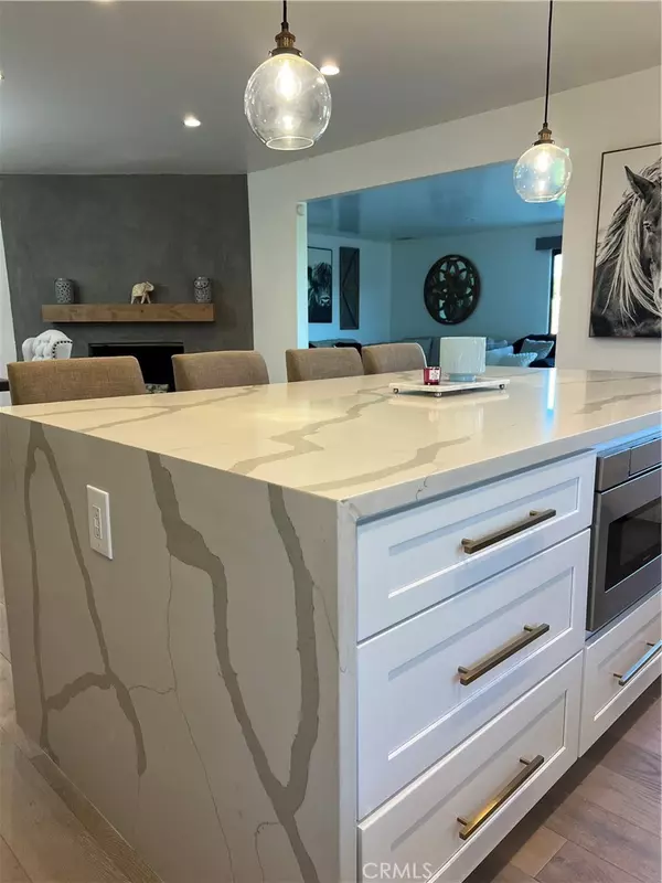 West Hills, CA 91307,7034 Middlesbury Ridge