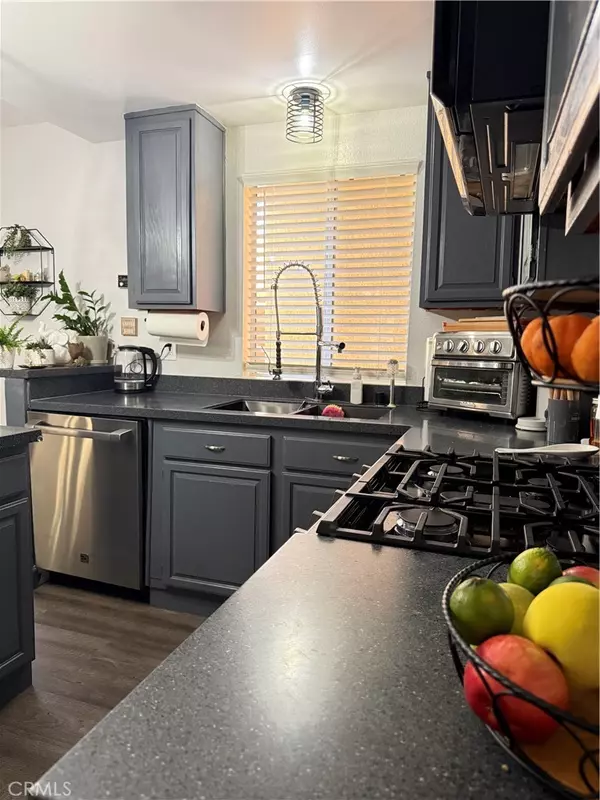 San Fernando, CA 91345,11068 Sharp #H