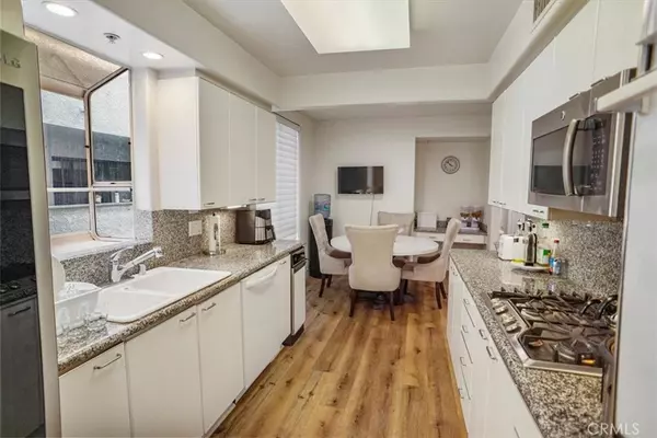 Los Angeles, CA 90025,1819 Holmby