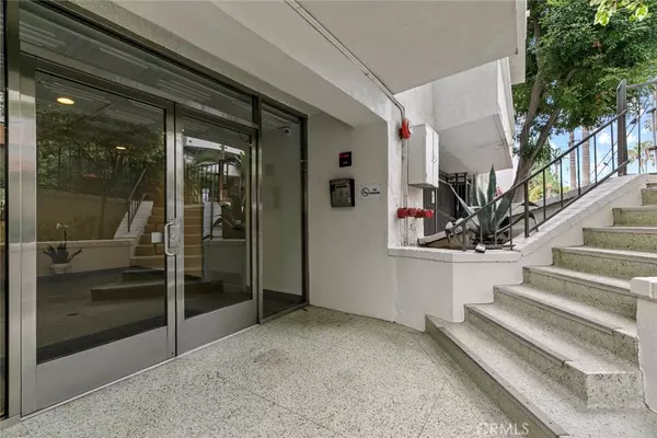 960 Larrabee ST #120, West Hollywood, CA 90069