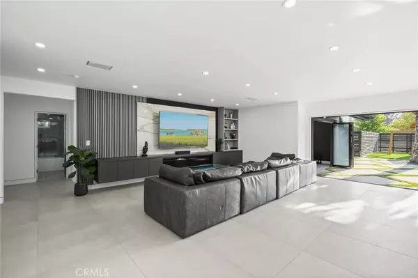 Chatsworth, CA 91311,10405 Lubao AVE