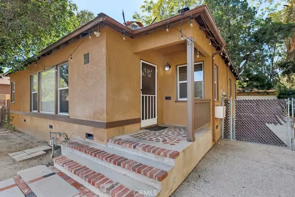 7725 Owensmouth, Canoga Park, CA 91304