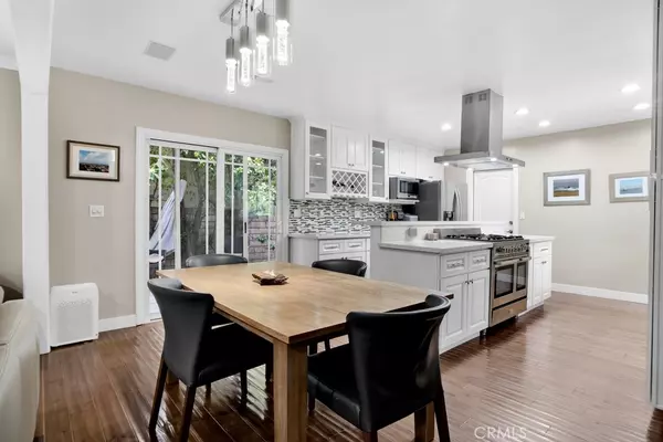 Woodland Hills, CA 91367,23812 Calvert