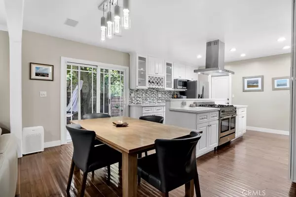 Woodland Hills, CA 91367,23812 Calvert