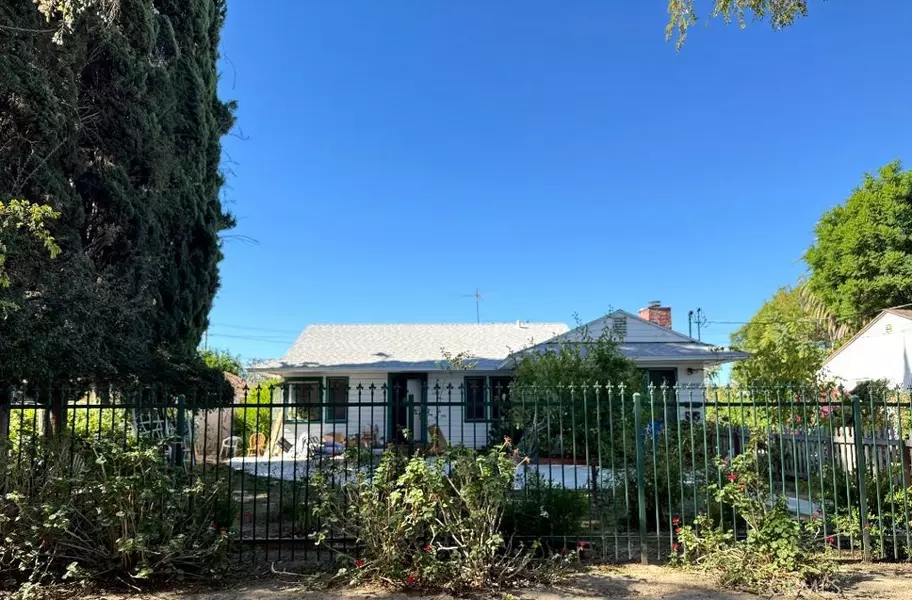 7429 Hesperia, Reseda, CA 91335