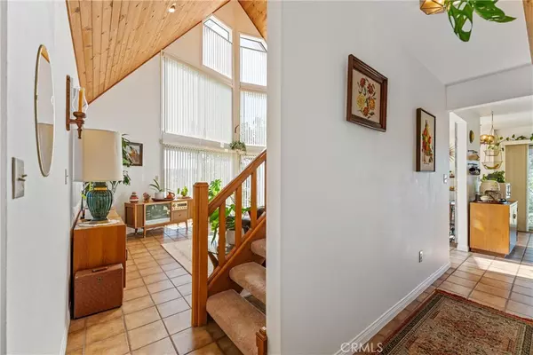 Tehachapi, CA 93561,30320 Rollingoak