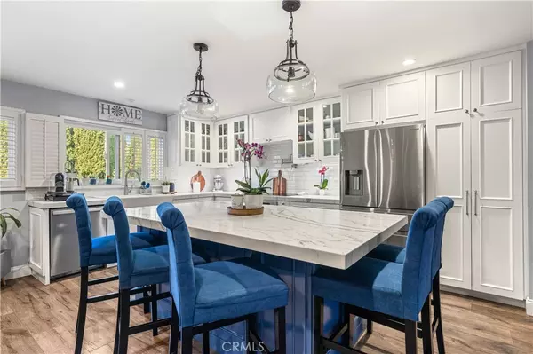 18146 Oxnard #48, Tarzana, CA 91356